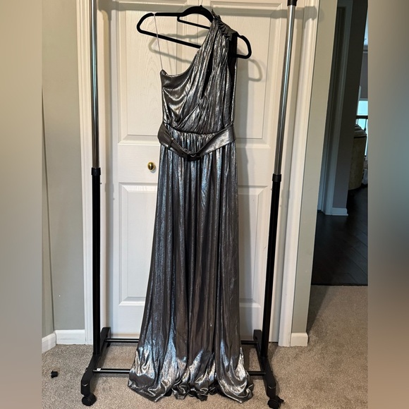 RETROFÊTE Andrea Belted One-Shoulder Metallic Maxi Dress Medium - Picture 3 of 6